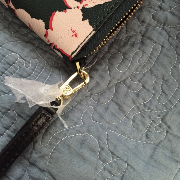 New without tag Tory Burch wallet/wristlet w iPhone 6 slot - Picture 4 of 4